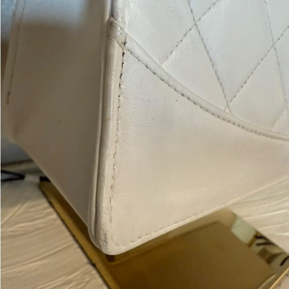 Vintage Chanel Turn Lock Chain Bag 1️⃣8️⃣0️⃣0️⃣ - Picture 4 of 13